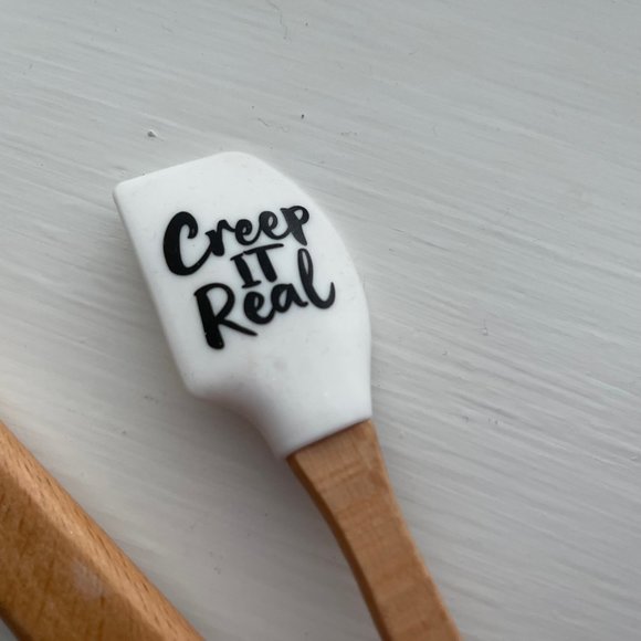 New Creep It Real and Skull Set of 2 Silicone Spatulas the Bake Shop - Picture 3 of 10